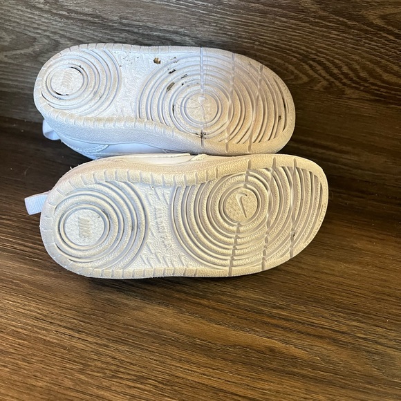 White Nikes- kids size 7 - Picture 5 of 5